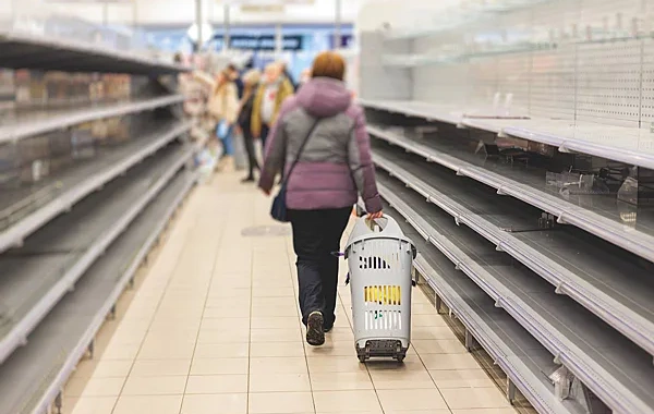 Полки американских магазинов опустели