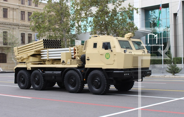 В Баку прошел марш военнослужащих в честь Дня Победы