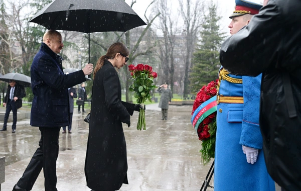 Ильхам Алиев в Белграде посетил памятники общенациональному лидеру Гейдару Алиеву и выдающемуся сербскому писателю Милораду Павичу