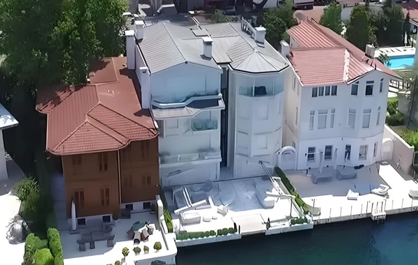 Ebru Gündeşin 14 yaşlı qızına verdiyi ƏKİZ VİLLALARI