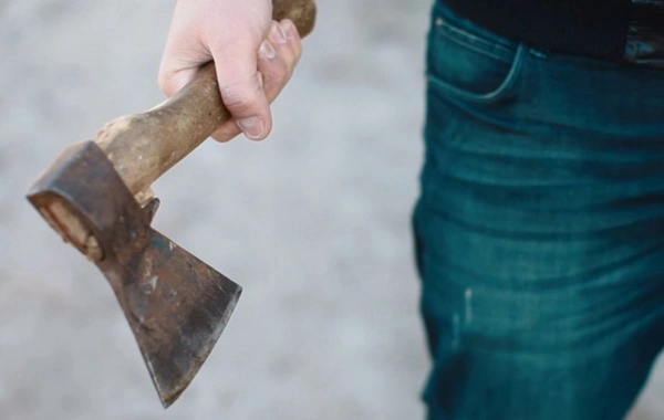 Narkotik almağa pul vermədiyi üçün arvadını baltalayıb - Ağdamdakı cinayətin təfərrüatı