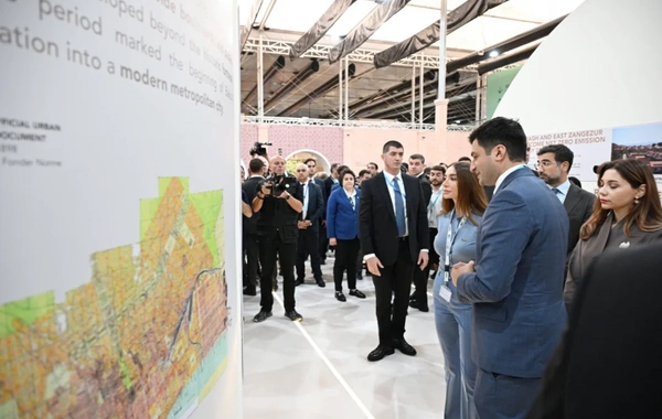 Leyla və Arzu Əliyevalar "Urban Expo" sərgisi ilə tanış olublar