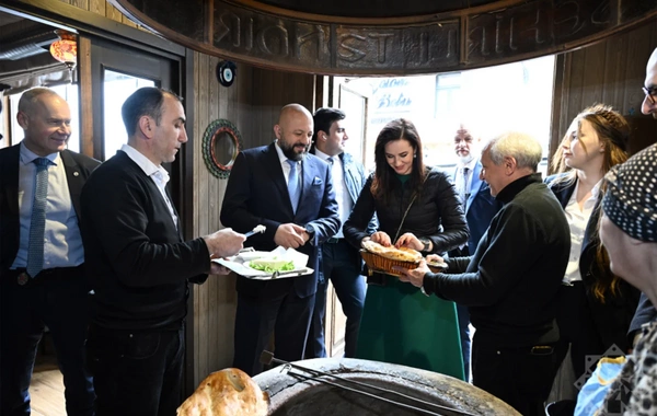Litvanın Baş naziri İnqa Ruqiniene İçərişəhərlə tanış olub