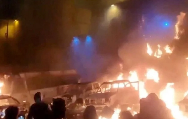 Məşhəddə etirazçılar 15 avtobusu yandırıblar