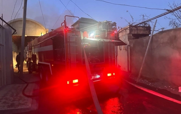 Gəncədə bir-birinə bitişik evlərdə baş verən YANĞIN SÖNDÜRÜLDÜ