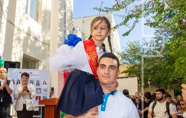 В школах Азербайджана прозвенел первый звонок - ФОТОРЕПОРТАЖ