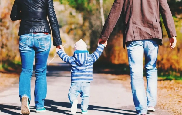 Azərbaycanda bu günə qədər 856 uşaq övladlığa verilib