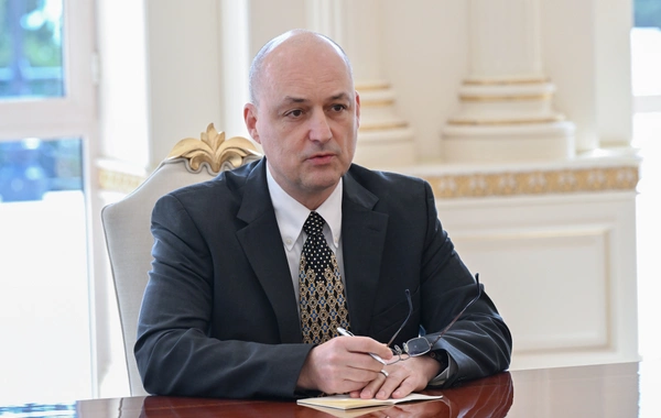 İlham Əliyev "John Deere" şirkətinin nümayəndə heyətini qəbul edib