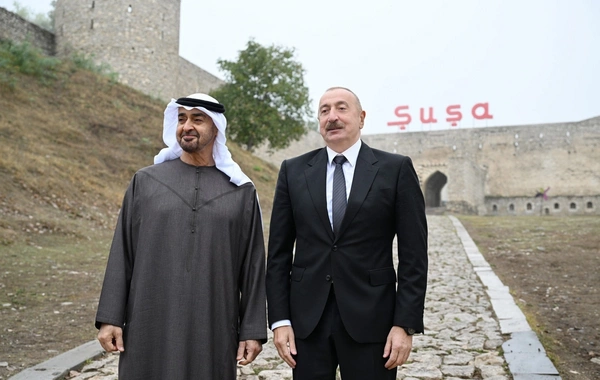Azərbaycan və BƏƏ liderləri Şuşa qalasının önündə foto çəkdiriblər