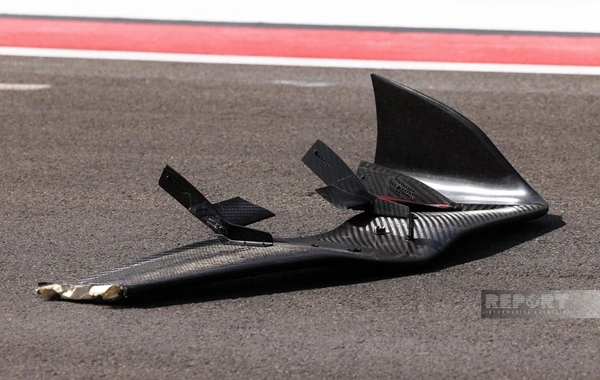 В ходе основной гонки "Формулы 2" произошла авария