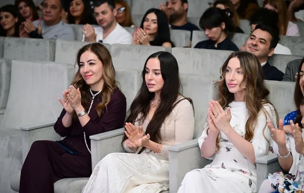 Leyla Əliyeva və Alyona Əliyeva Müstəqillik Gününə həsr olunmuş konserti izləyiblər