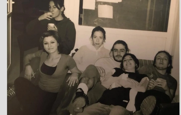 Deniz Çakır 45 yaşında vəfat edən qrup yoldaşı ilə fotolarını paylaşdı