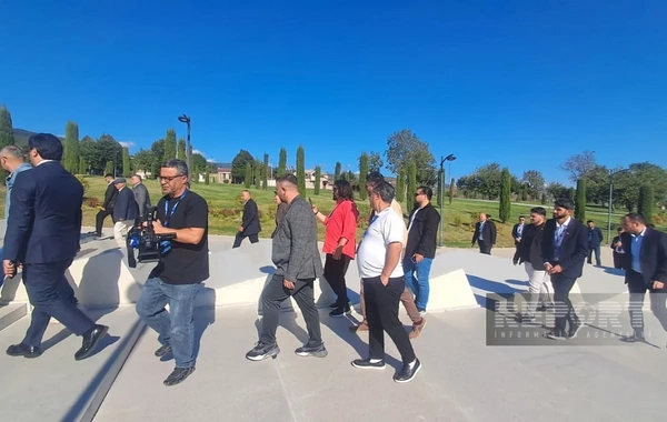 Din xadimləri Xankəndidə Zəfər parkı və Zəfər meydanını ziyarət ediblər