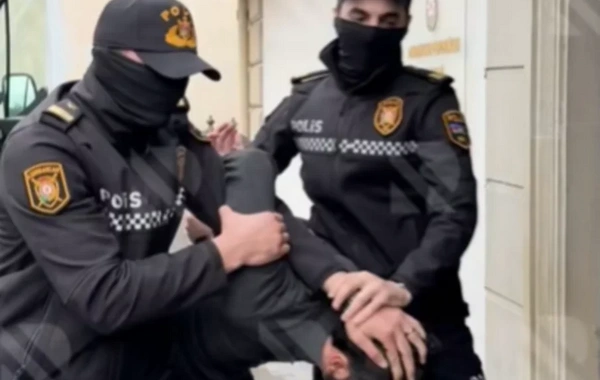 Deputat Arzuxan Əlizadənin qətldə şübhəli bilinən oğlu Əhməd məhkəməyə gətirildi