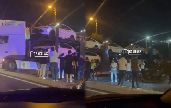 Heydər Əliyev prospektində yük maşını hərəkəti iflic etdi