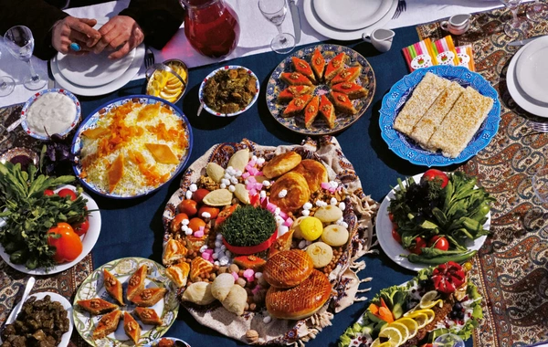 Bayramdan qalan yeməkləri saxlayanların NƏZƏRİNƏ - Bu qidaları 1 gündən artıq saxlamaq olmaz