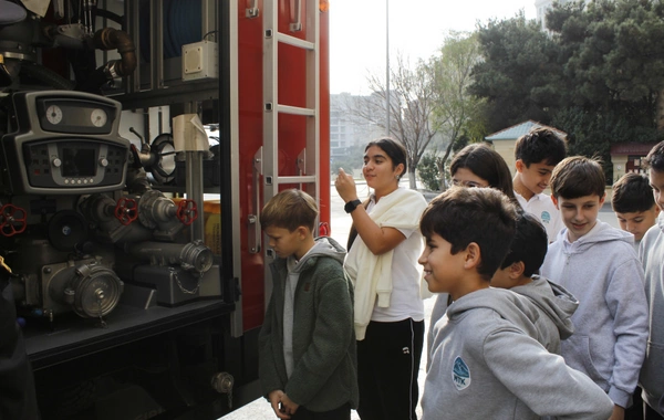 FHN şagird və müəllimlərlə təlim keçirdi