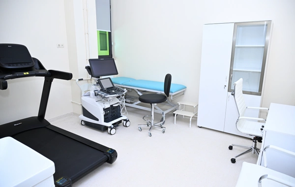 İlham Əliyev Qarabağ Universitetinin Klinikası binasının açılışında iştirak edib
