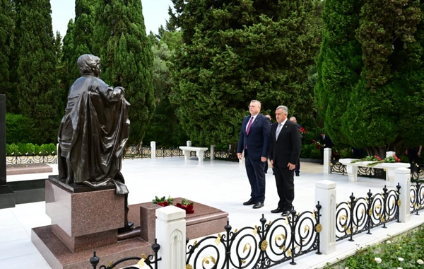 Həştərxan vilayətinin vitse-qubernatoru Fəxri xiyabanı ziyarət edib