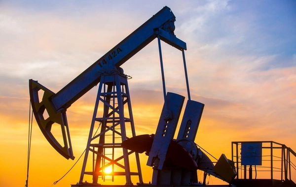 Азербайджанская нефть подешевела почти на $10