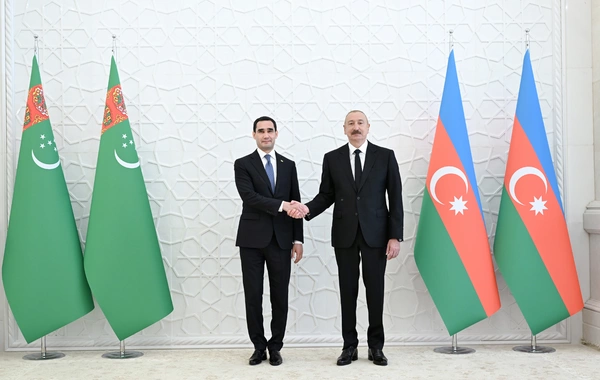 Sərdar Berdiməhəmmədovun Bakıda rəsmi qarşılanma mərasimi olub