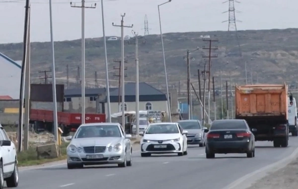 "Yolu keçəndə qorxuruq" - Qəsəbə sakinləri nədən şikayətçidirlər?