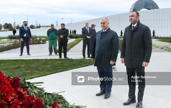 Azərbaycan xalqı Zəfər parkını ziyarət edir