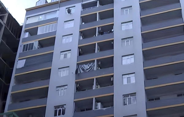 Xırdalanda 13-cü mərtəbədən yıxılan oğlan sağ qaldı