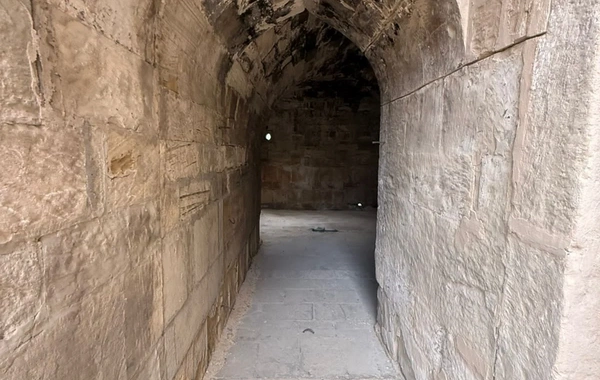 Qaradağda tarixi karvansaraya qanunsuz müdaxilənin qarşısı alınıb, araşdırma aparılır