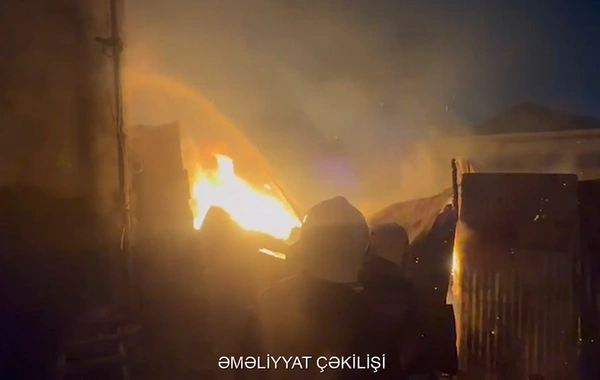 Bakıda doqquzmərtəbəli yaşayış binasında yanğın olub