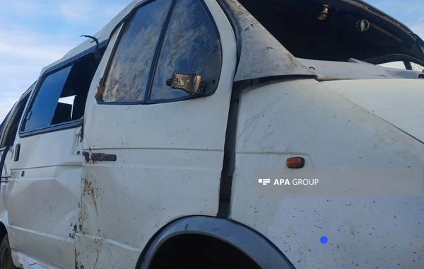 Samuxda fəhlə daşıyan sərnişin mikroavtobusu aşıb: Ölən və xəsarət alanlar var