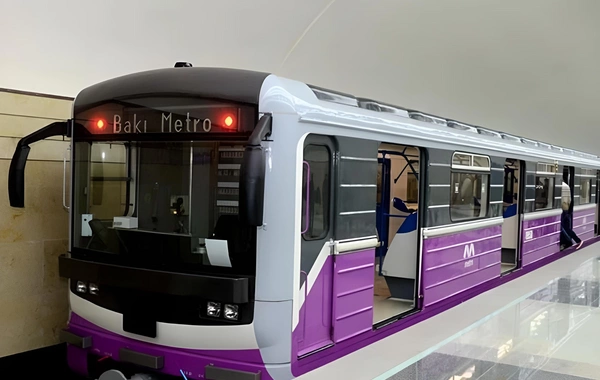 Проблема в бакинском метро: Поезда застряли в тоннеле