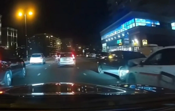 Bakıda sürücülər arasında gərginlik qəza ilə nəticələndi