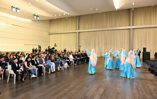 Heydər Əliyev Fondunun dəstəyi ilə alınan musiqi alətlərinin təqdimatı olub Heydər Əliyev Fondunun dəstəyi ilə alınan musiqi alətlərinin təqdimatı olub