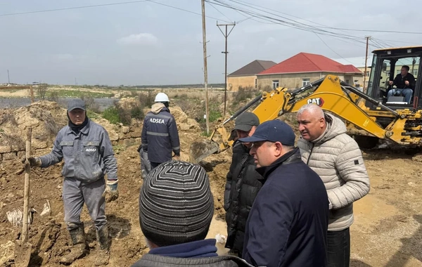 Adil Əliyev Suraxanıda yağışın fəsad törətdiyi ərazilərə baxış keçirib