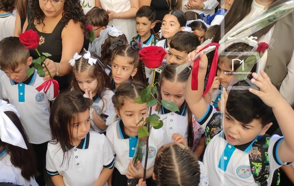 Məktəblərdə ilk dərs günüdür - FOTOREPORTAJ