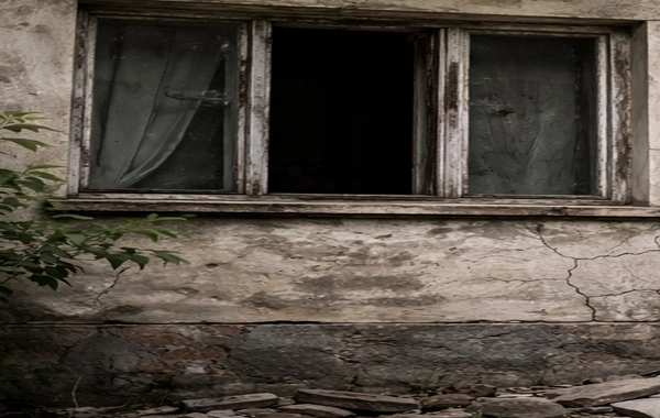 Bakıda TƏHLÜKƏ: 100 ildən çox yaşı olan qamış bina hər an uça bilər