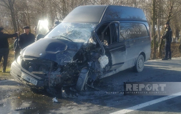 Oğuzda yük və minik avtomobilləri toqquşub, xəsarət alanlar var