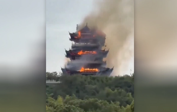 1500 illik Yongqing məbədində yanğın baş verib