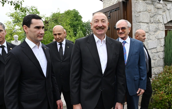 İlham Əliyev və Sərdar Berdiməhəmmədov Şuşada Bülbülün ev-muzeyində olublar