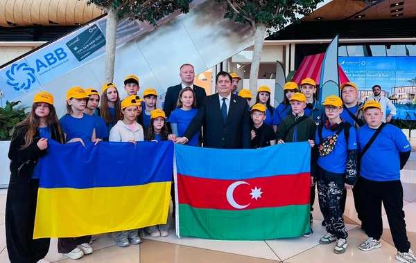 Daha 18 ukraynalı uşaq reabilitasiya üçün Bakıya gətirilib