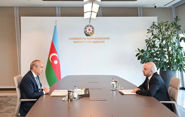 Mikayıl Cabbarov V Yüksəliş müsabiqəsinin qalibləri ilə görüşüb