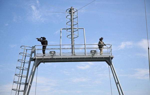 Azərbaycanın və BƏƏ prezidentləri Əbu-Dabidə "Sülh Qalxanı – 2026" birgə əməliyyat-taktiki təlimini izləyiblər