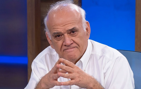 Azərbaycana girişi qadağan olunan türklərdən biri də məşhur futbol şərhçisi Ahmet Çakardır