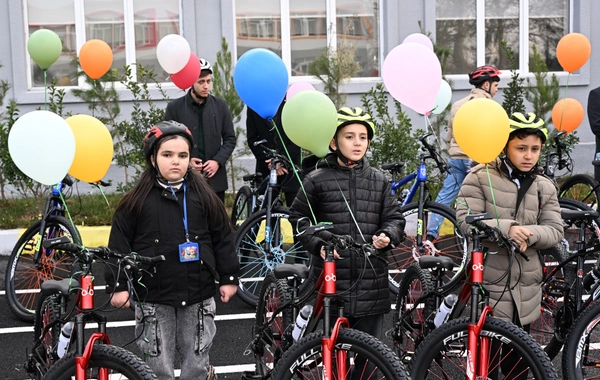 Лейла Алиева и Алена Алиева побывали в центре STEAM и полной средней школе номер 37 в Гяндже