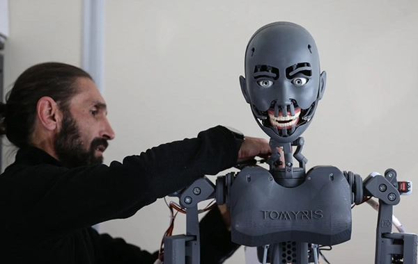 40 gündə ərsəyə gətirilən Türkiyənin ilk insanabənzər robotu "Tomyris" təqdim olunub