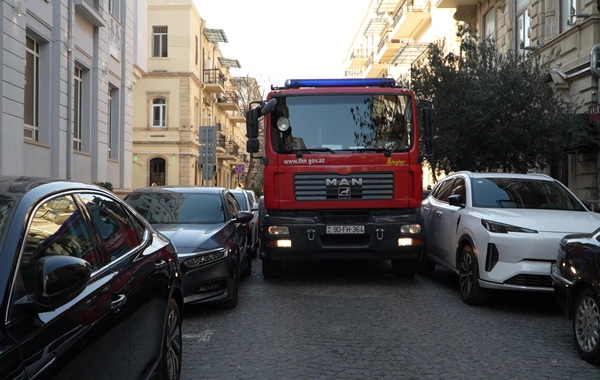 "Fəvvarələr meydanı"nda TƏLİM - Yanğınsöndürən maşınlar sərbəst hərəkət edə bilmədi
