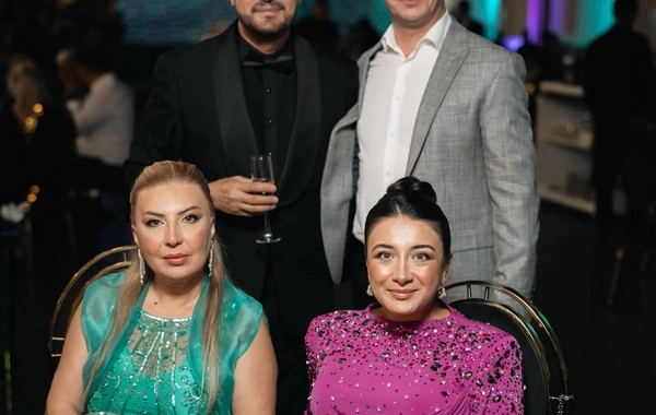 Nadir Qafarzadə ailə fotolarını paylaşdı