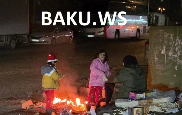 Bakıda qadın azyaşlı qızlarla küçədə gecələyir