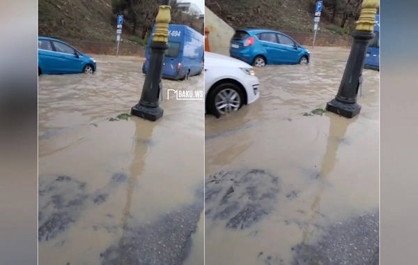 Bakı Dəmiryol Vağzalının yuxarısında yağış suları GÖLMƏÇƏ YARATDI